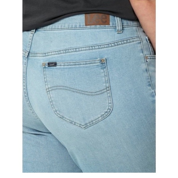 Lee Women's Plus Midrise Relaxed Fit Straight Leg Jean, Size 24WM(Medium), Blue - Picture 3 of 5
